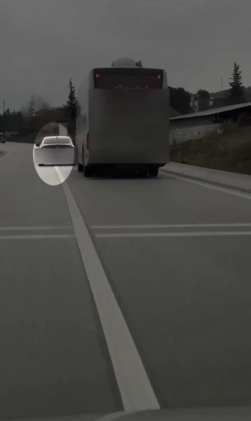 Burdur&rsquo;da yolcu otob&uuml;s&uuml;n&uuml;n trafik g&uuml;venliğini tehlikeye sokan s&uuml;r&uuml;c&uuml;ye ceza
