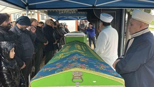 Burdur&rsquo;daki kazada &ouml;len aynı aileden 4 kişi Kocaeli&rsquo;de toprağa verildi
