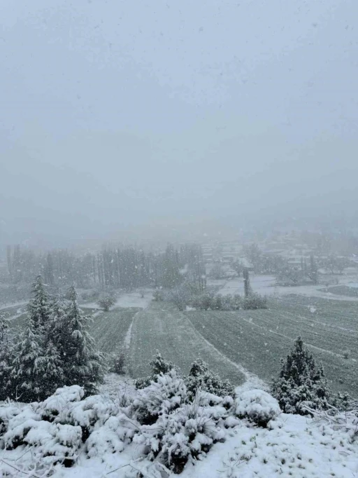 Burdur&rsquo;un y&uuml;ksek kesimlerine kar yağdı
