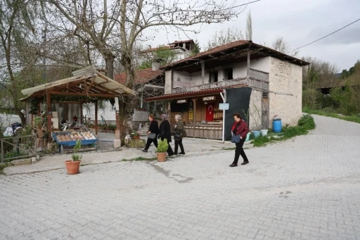 Burdurlu turistler &Ccedil;ameli&rsquo;nin doğal g&uuml;zelliklerine hayran kaldı
