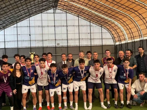 Burhaniye&rsquo;de Gen&ccedil;lik Futbol M&uuml;sabakası finali yapıldı
