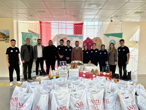 Burhaniye&rsquo;de ihtiya&ccedil; sahibi &ouml;ğrencilere kışlık destek sağlandı
