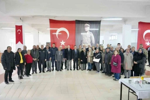 Burhaniye&rsquo;de Kaymakam Atilla Şehit aileleri ve gaziler onuruna verilen yemeğe katıldı
