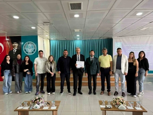 Burhaniye&rsquo;de Pazarlama Projelerinin S&uuml;rd&uuml;r&uuml;lebilirliği konferansı ger&ccedil;ekleştirildi.
