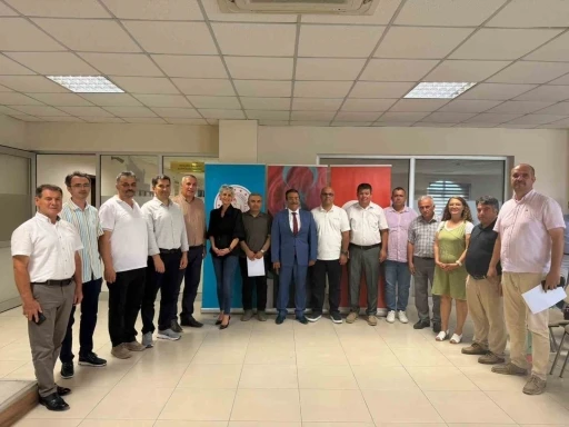 Burhaniye&rsquo;de proje y&uuml;r&uuml;t&uuml;c&uuml;lerine t&ouml;renle belge verildi
