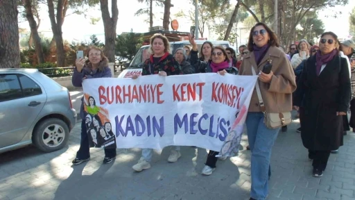 Burhaniye&rsquo;de sazlı s&ouml;zl&uuml; Kadınlar G&uuml;n&uuml; kutlaması
