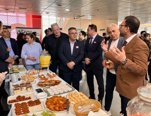 Burhaniye&rsquo;de &uuml;niversitelilerin bahar coşkusu
