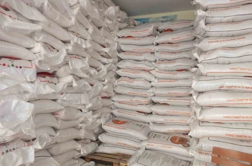 Burhaniye de Yağmurlar yağdı g&uuml;bre satışları arttı
