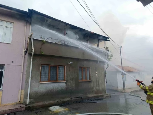 Burhaniye’de yangın paniği

