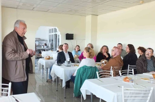 Burhaniye&rsquo;de Y&uuml;ksek &Ouml;ğrenim Derneği &uuml;yeleri kahvaltıda buluştu
