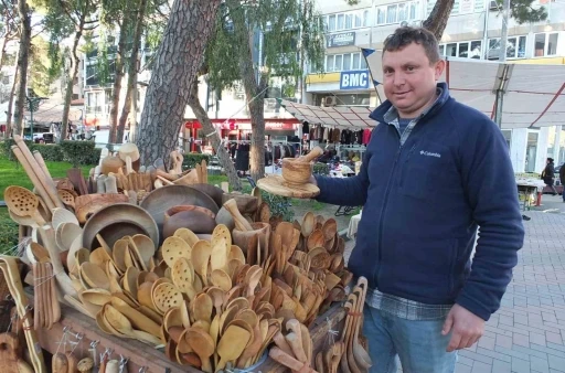 Burhaniye&rsquo;de zeytin odunları mutfak gereci oldu
