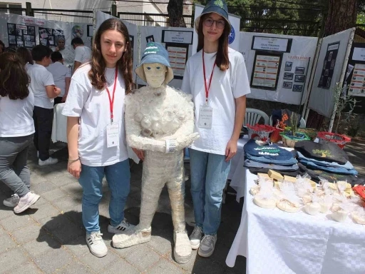 Burhaniyeli öğrenciler atık malzemelerden heykel yaptı
