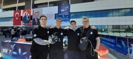 Burhaniyeli &ouml;ğrencilerden robot yarışmasında &ouml;nemli başarı
