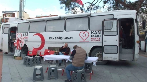 Burhaniyeliler kan bağışı paptı
