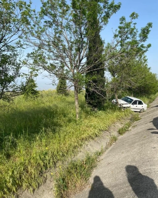 Bursa-Balıkesir kara yolunda tek ara&ccedil;lı kaza: 2 yaralı
