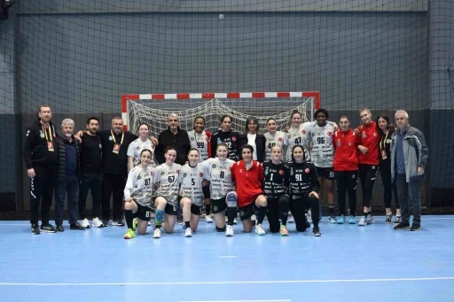 Bursa B&uuml;y&uuml;kşehir Belediyespor şampiyonluğa koşuyor
