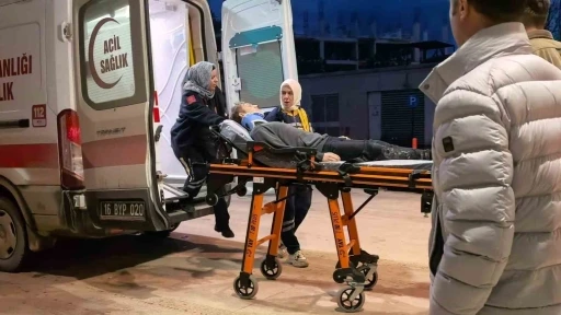 Bursa&rsquo;da 14 yaşındaki ehliyetsiz s&uuml;r&uuml;c&uuml; park halindeki ara&ccedil;lara &ccedil;arptı: 4 gencin durumu kritik
