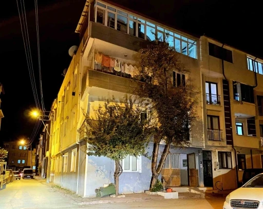Bursa’da 3’üncü kattan düşen genç yaralandı
