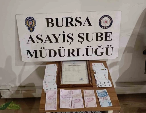 Bursa&rsquo;da 300 polisle uygulama: Mekanlar denetlendi, kumar masaları &ccedil;&ouml;kertildi
