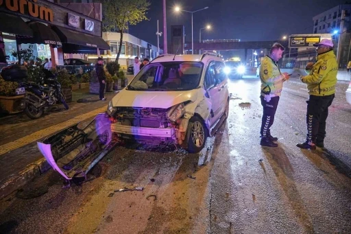 Bursa’da 4 aracın karıştığı kazada 3 kişi yaralandı
