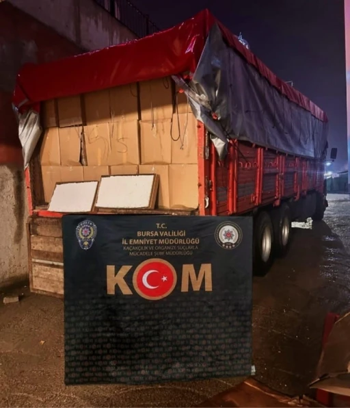 Bursa&rsquo;da 4 milyonun &uuml;zerinde dolu makaron ele ge&ccedil;irildi