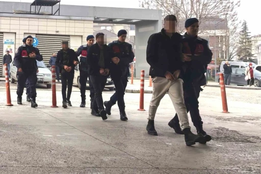 Bursa&rsquo;da 7 bağ evini soyan ş&uuml;pheliler JASAT&rsquo;tan ka&ccedil;amadı
