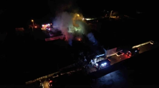 Bursa&rsquo;da ahşap palet fabrikasındaki yangın kontrol altına alındı
