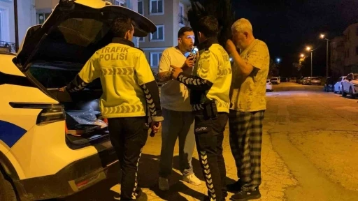 Bursa&rsquo;da alkoll&uuml; s&uuml;r&uuml;c&uuml;ye alkolmetre dersi kamerada
