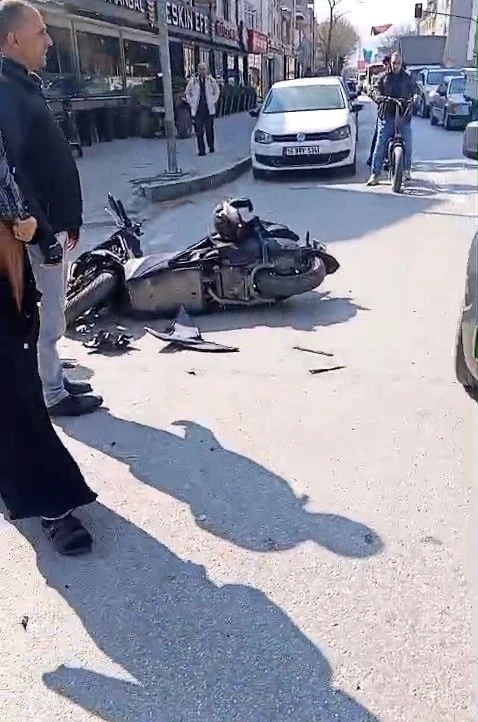 Bursa&rsquo;da ani d&ouml;n&uuml;ş kazaya neden oldu: 1 kişi yaralandı
