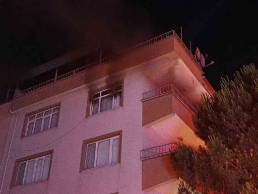 Bursa&rsquo;da apartman dairesinde &ccedil;ıkan yangın paniğe neden oldu
