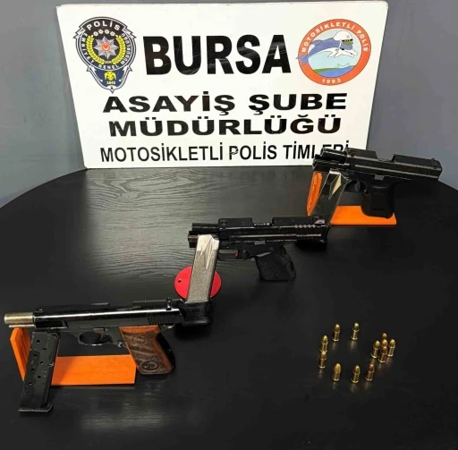 Bursa&rsquo;da aranan şahıslara operasyon: Su&ccedil; aletleriyle yakalandılar
