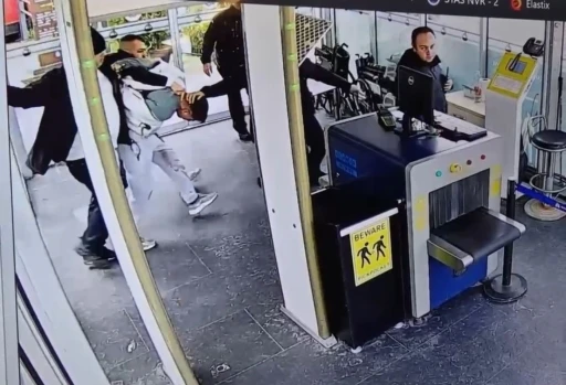 Bursa’da aranması olan şahıs tatil dönüşü sürprizle karşılandı: &quot;Doğukan gel. Asayiş Polisi&quot;
