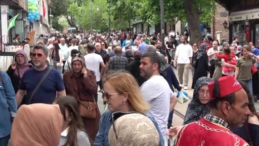 Bursa&rsquo;da bayram yoğunluğu başladı: Kasapta da şekercide de hareketlilik yaşanıyor
