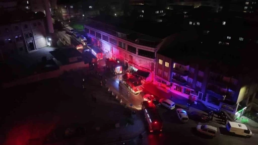 Bursa&rsquo;da bir depoda &ccedil;ıkan yangın itfaiye ekiplerini harekete ge&ccedil;irdi

