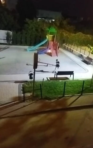 Bursa’da çocuklar oyun parkını ateşe verdi
