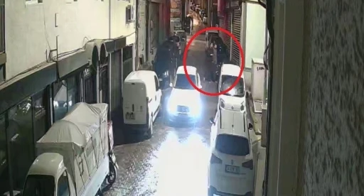 Bursa&rsquo;da dehşet anları: Konuşma bahanesiyle ara sokağa &ccedil;ağırıp kurşun yağdırdılar
