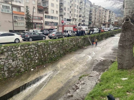 Bursa&rsquo;da dereye d&uuml;şen şahıs hayatını kaybetti
