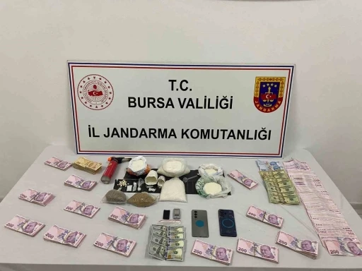 Bursa&rsquo;da dev uyuşturucu operasyonu, kilolarca madde ele ge&ccedil;irildi 2 kişi tutuklandı
