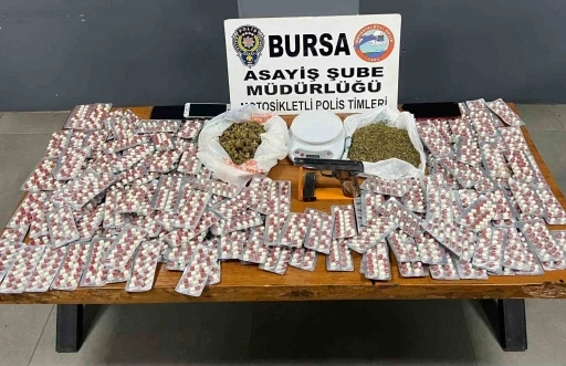 Bursa&rsquo;da &lsquo;dur&rsquo; ihtarına uymadı, evinden uyuşturucu ve silah &ccedil;ıktı
