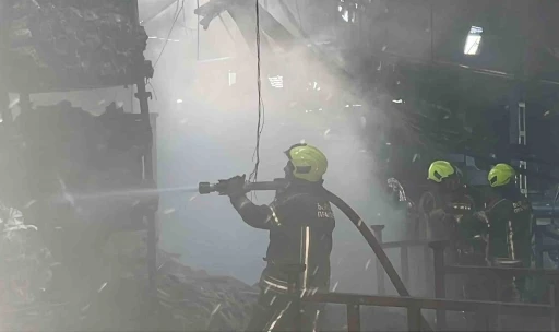 Bursa&rsquo;da fabrika yangını s&ouml;nd&uuml;r&uuml;ld&uuml;
