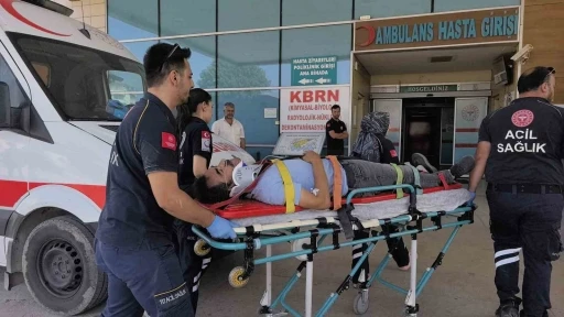 Bursa’da hafif ticari araç kamyonetle çarpıştı: 3 yaralı
