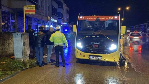 Bursa&rsquo;da halk minib&uuml;s&uuml; anne ve kızına &ccedil;arptı: 2 yaralı
