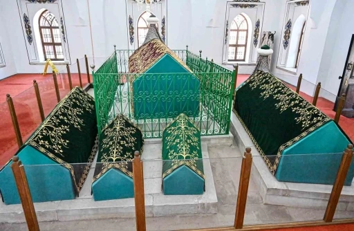 Bursa&rsquo;da hanedan t&uuml;rbelerindeki puşideler yenileniyor
