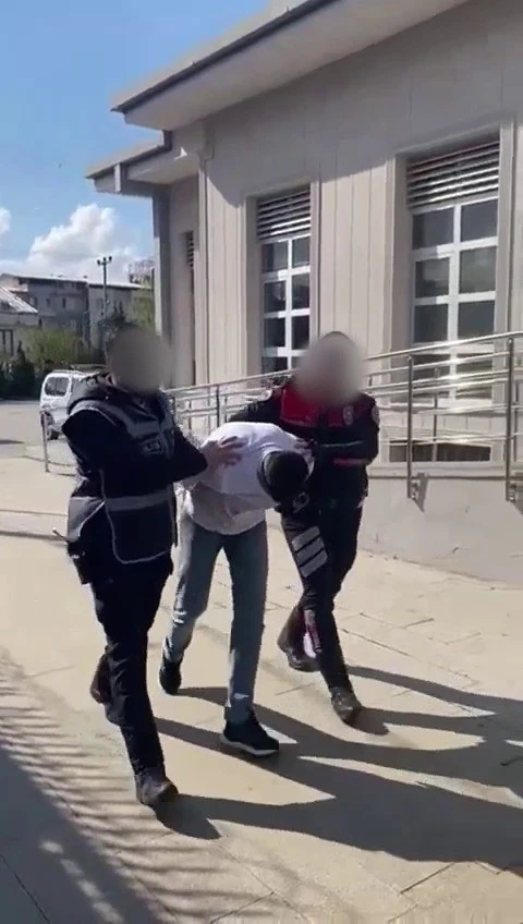 Bursa&rsquo;da hapis cezası bulunan şahıs uyuşturucu ve silahla yakalandı
