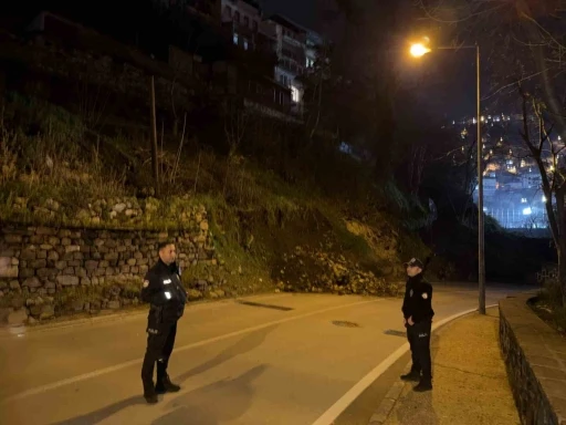 Bursa&rsquo;da heyelan: Tophane-Muradiye yolu ulaşıma kapandı
