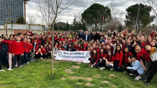 Bursa&rsquo;da ilk&ouml;ğretim &ouml;ğrencileri selvi fidanı diktiler

