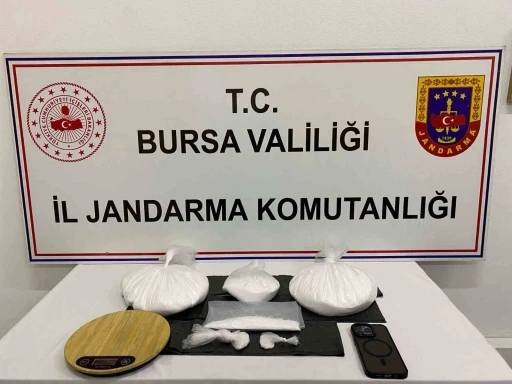 Bursa&rsquo;da jandarmadan uyuşturucu operasyonu: 2 kilo 355 gram metamfetamin ele ge&ccedil;irildi
