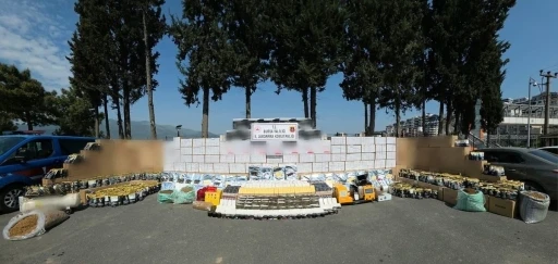 Bursa&rsquo;da ka&ccedil;ak t&uuml;t&uuml;n operasyonu: Milyonlarca makaron ele ge&ccedil;irildi
