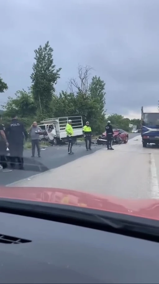 Bursa’da kamyonet ile otomobil çarpıştı: 2 yaralı
