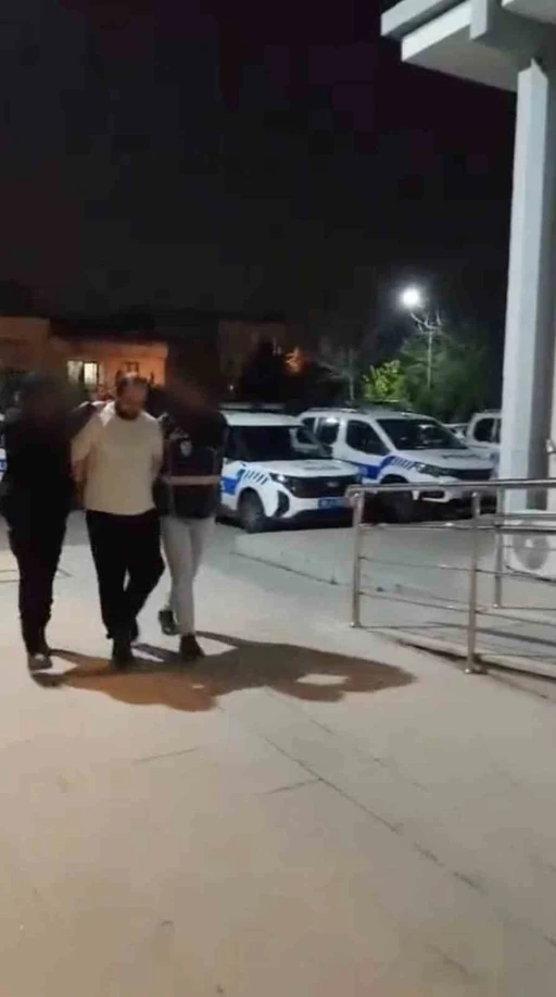 Bursa&rsquo;da kesinleşmiş hapis cezası bulunan 2 firari yakalandı
